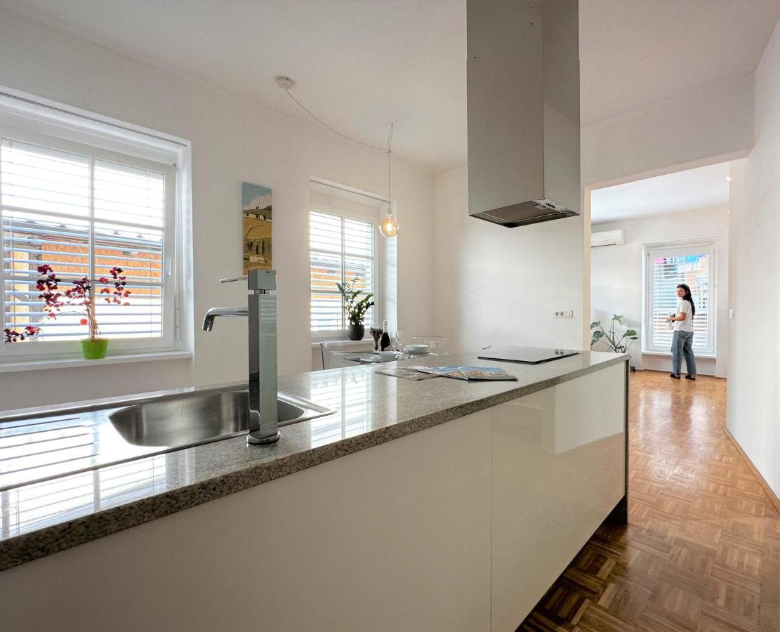 Charming Starry Night Apartment Ljubljana Exterior photo